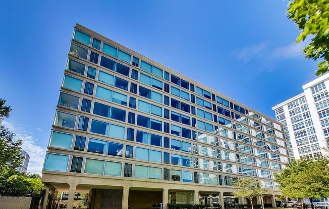 Stunning 1 BR/1 BA Condo in Southwest Waterfront!