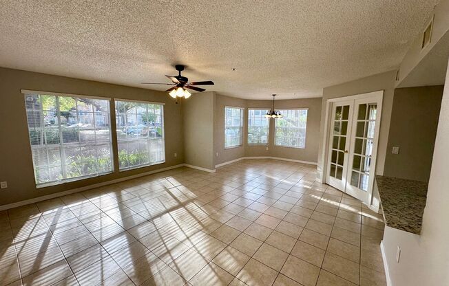 Beautiful bright updated 3/2 condo in Altamonte