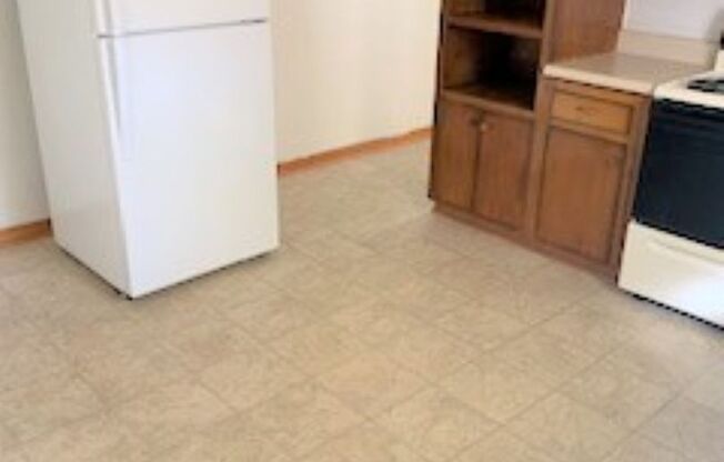 2 beds, 1 bath, 903 sqft, $1,210, Unit I-5