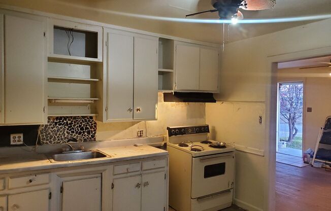 2 beds, 1 bath, $895