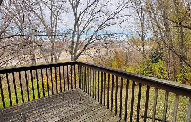 RENOVATED 4 bed 3.5 bath Duplex - Available for IMMEDIATE move in