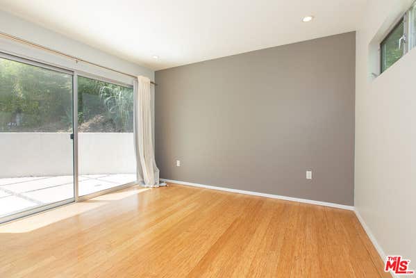 3907 DE LONGPRE AVE