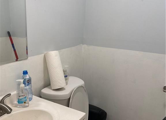 Studio, 800 sqft, $1,800