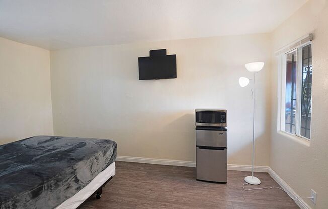 Studio, 1 bath, 196 sqft, $1,195