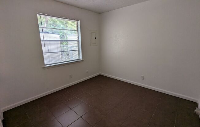 2 beds, 1 bath, $1,250