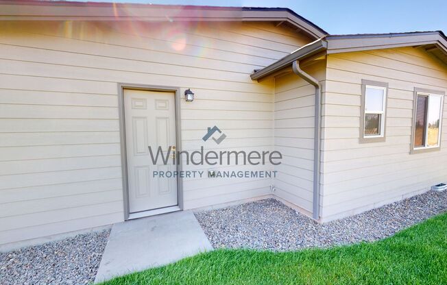 3 beds, 2 baths, 1,064 sqft, $1,895, Unit 1348 Artesia