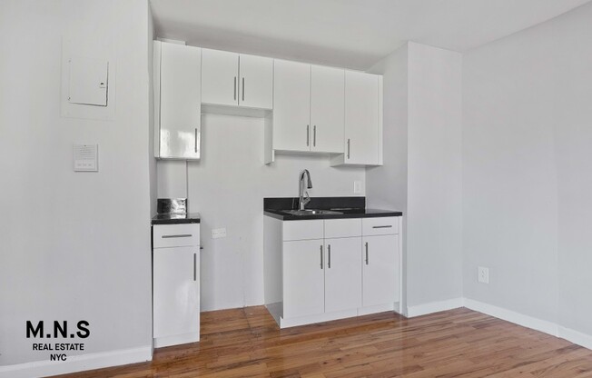 1 bed, 1 bath, $2,350, Unit 5-C