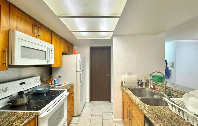 Beautiful Ground-Floor Condo Near Microsoft