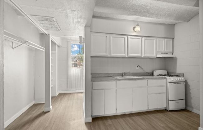 Studio, 1 bath, $775, Unit 72