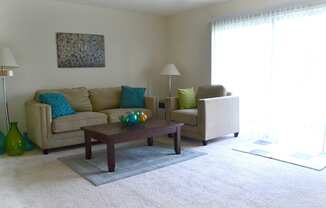 Living Room at LakePointe Apartments, Ohio 45103