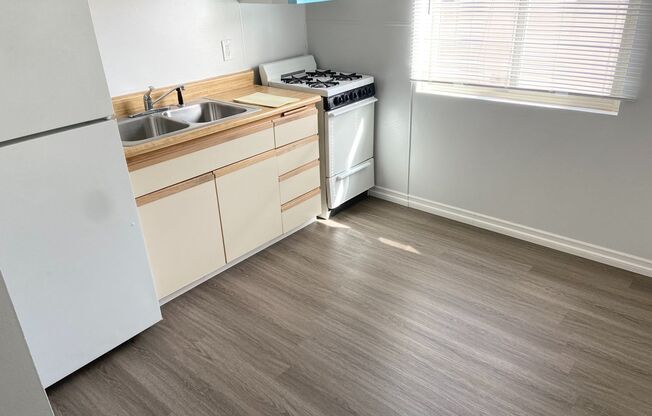 Studio, 1 bath, 422 sqft, $1,425, Unit 832 #37