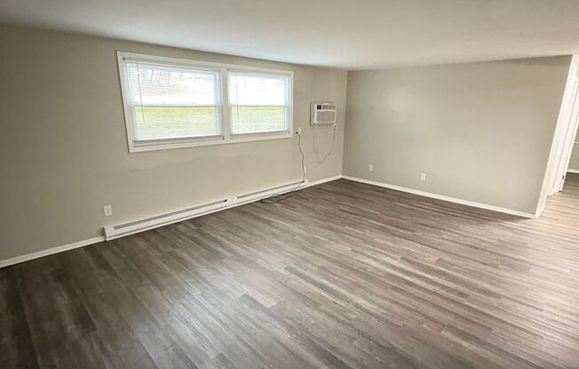 2 beds, 1 bath, 900 sqft, $900, Unit Unit 4