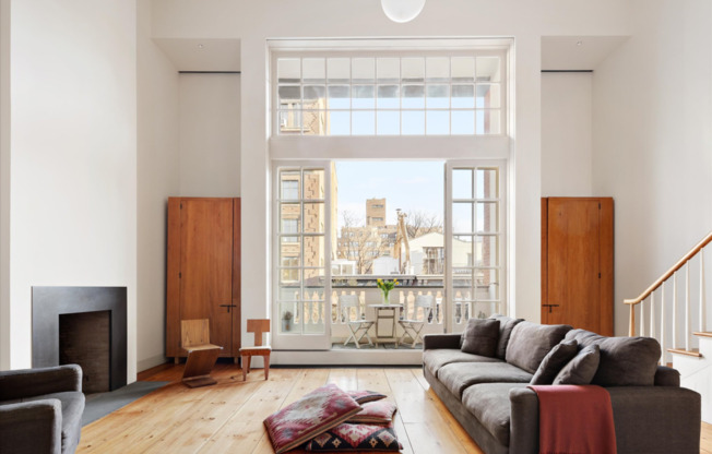 52 W 9 ST