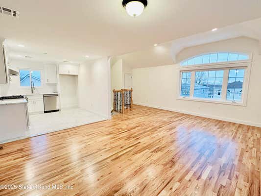 877 SINCLAIR AVE