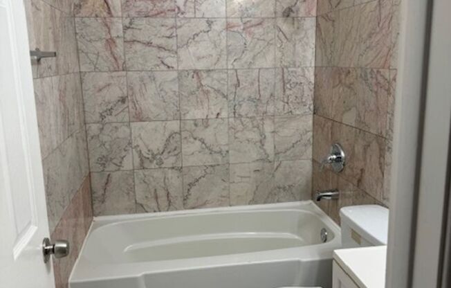 Woodland Creek Apartments in Oak Forest, IL