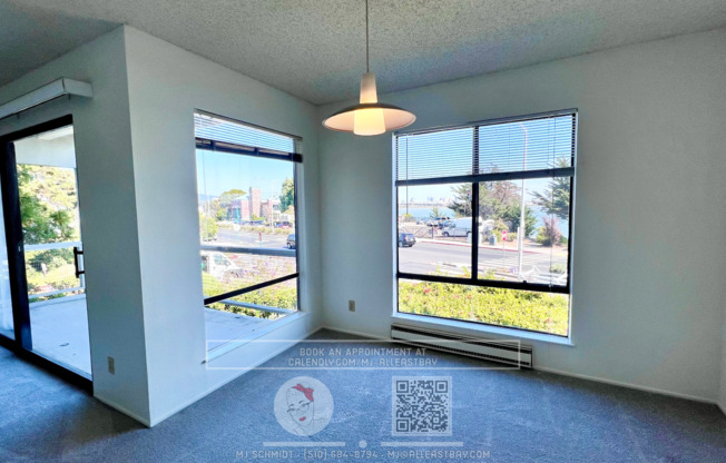 Waterfront 1 bedroom located at the resort style Watergate complex included ameneties, water, garbage, parking!