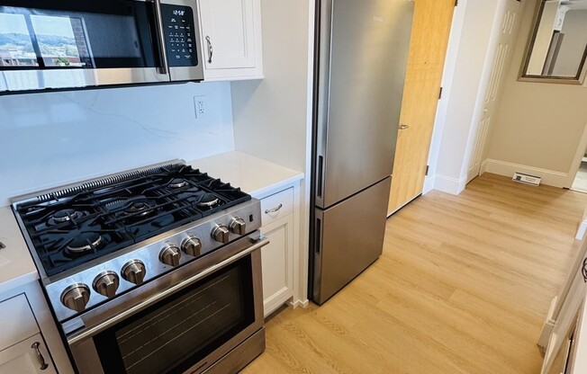 1 bed, 1 bath, 573 sqft, $2,700, Unit 910