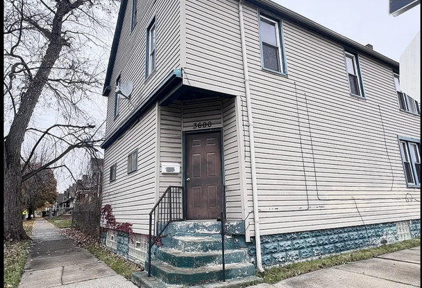 3600 CLIPPERT ST