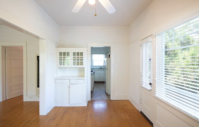 *OPEN HOUSE: 3/8 11AM-12PM*Bright 1 Bedroom Near Downtown/Bankers Hill with Extra Storage