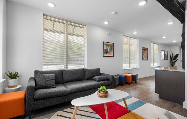 Studio, 1 bath, 327 sqft, $999, Unit #211