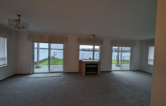 2-Bedroom Waterfront Home in Manette