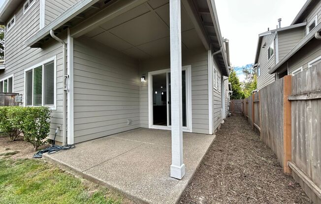 3 beds, 2.5 baths, $2,800