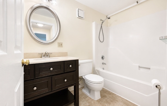 2 beds, 1.5 baths, 1,454 sqft, $2,300, Unit 204