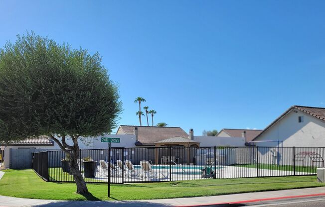 3 Bed 2 Bath Single Story Townhome Community Pool and Gated  in Central Phoenix!!