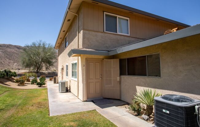 2 Bed / 1 Bath Townhome Close to the Trail Heads!