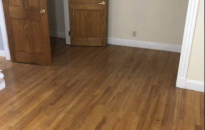 2 beds, 1 bath, $3,100, Unit 1A