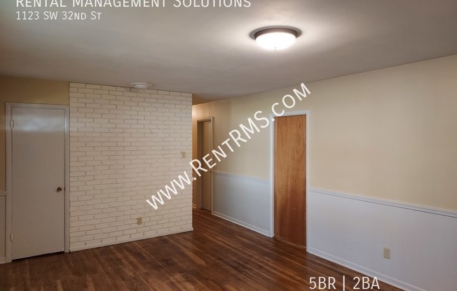 1123 SW 32 ST