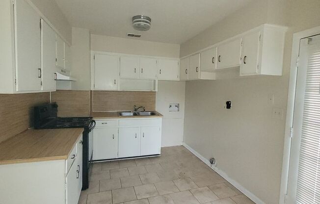 2 beds, 1 bath, $795