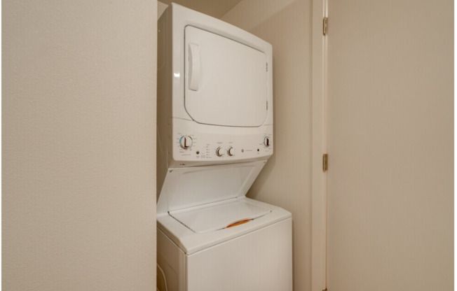 1 bed, 1 bath, 663 sqft, $1,600, Unit 219