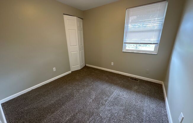 3 beds, 1 bath, $1,095