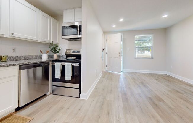 2 beds, 1 bath, 656 sqft, $1,499, Unit 705-06