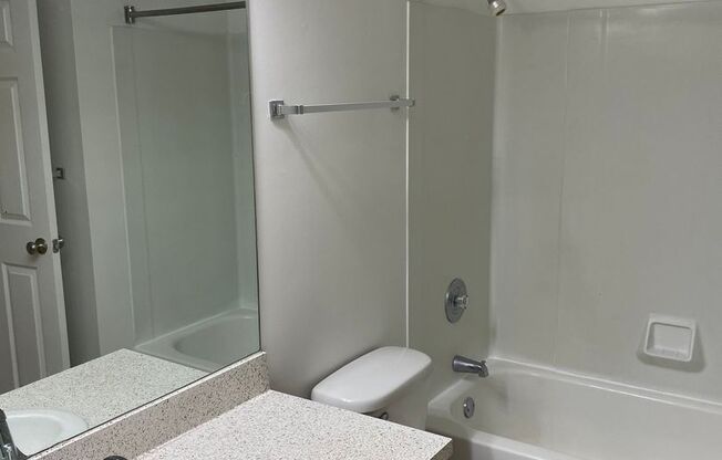 2 beds, 1 bath, 940 sqft, $1,840, Unit 066