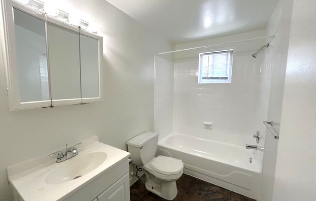 1 bed, 1 bath, 750 sqft, $1,189, Unit B04