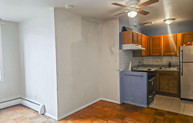 Cozy 1 Bed 1 Bath Condo With Parking In Brookland