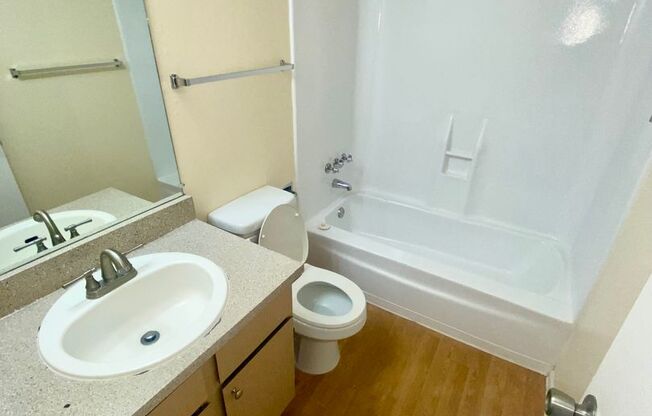 Studio, 1 bath, 445 sqft, $794, Unit 242