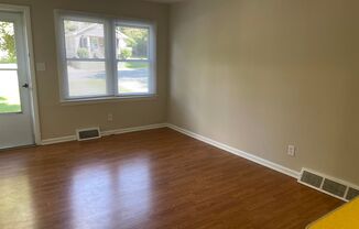 2 beds, 1 bath, $995, Unit Unit B