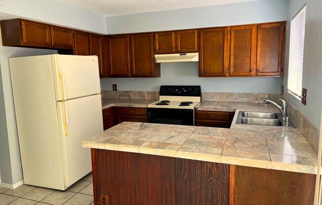 AFFORDABLE TOWNHOME IN TEMPE!!