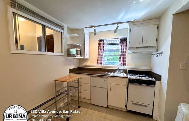 Charming Studio in a Tranquil Garden Setting Near Dominican University