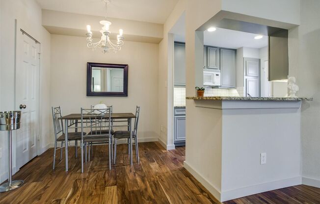 1 Bed, 1 Bath condo near Lower Greenville!