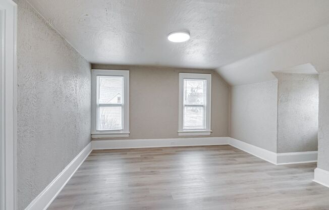 702 S. Commercial St / 109 Division St