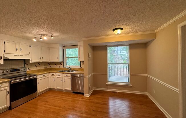 3 Bedroom, 2 1/2 Bath Single Family Home in Raleigh!