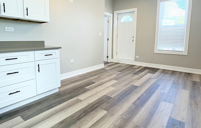1836 W 18