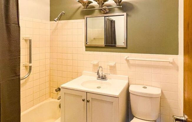 3 beds, 2 baths, 1,200 sqft, $1,799, Unit Unit 307