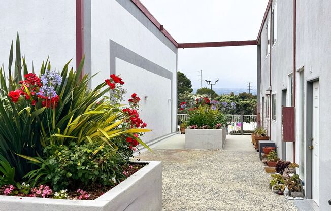 5 Sea Breeze Townhome Apartments (Venture)