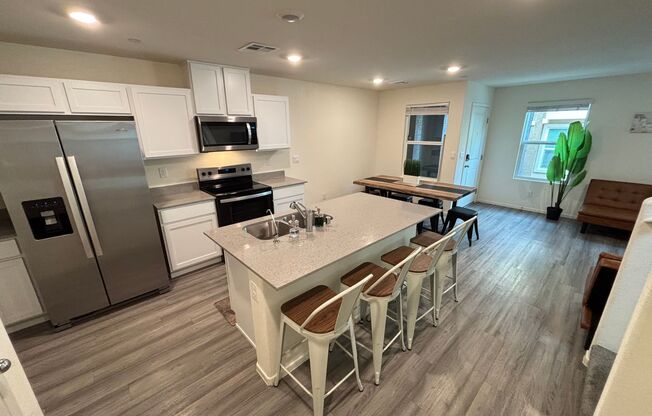 Gorgeous 3Bed/2.5Bath/2Car Townhome located in Southwest Las Vegas- Make the Move for Less: $300 Off Move-In Fees!!