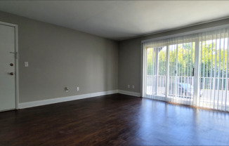 1 bed, 1 bath, $1,095, Unit 4420 Flowerdale Apt E